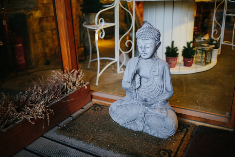 Buddha statue room - photo-1455990785897-02a32dc7c1b6